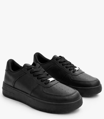 Μαύρο sneaker με χοντρή σόλα