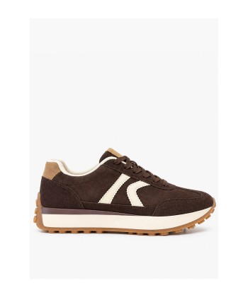 Καφέ suede sneakers με εκρού λεπτομέρειες