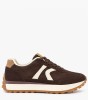 Καφέ suede sneakers με εκρού λεπτομέρειες