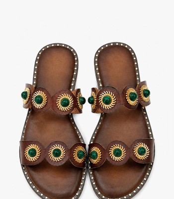 Καφέ boho σανδάλια με διακοσμητικές πέτρες