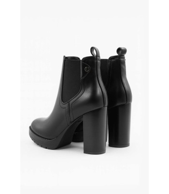 Μαύρο ankle boot με χοντρό τακούνι και ελαστικά πλαϊνά