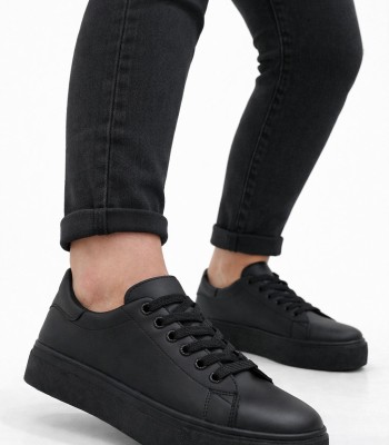 Μαύρο sneaker με κορδόνια