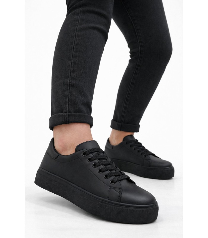Μαύρο sneaker με κορδόνια