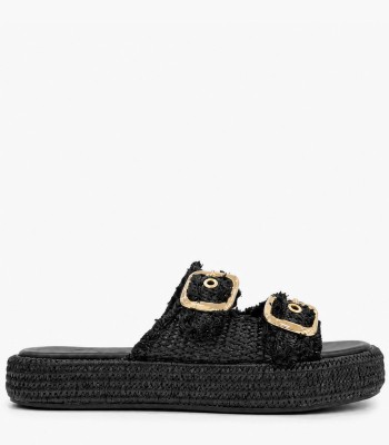 Μαύρο flatform με ψάθινη υφή και χρυσές αγκράφες