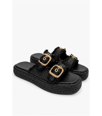 Μαύρο flatform με ψάθινη υφή και χρυσές αγκράφες