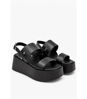 Μαύρο flatform με λουράκια και chunky σόλα