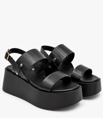 Μαύρο flatform με λουράκια και chunky σόλα