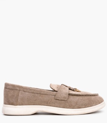 Χακί loafer με διακοσμητικό μεταλλικό στοιχείο