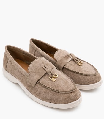 Χακί loafer με διακοσμητικό μεταλλικό στοιχείο
