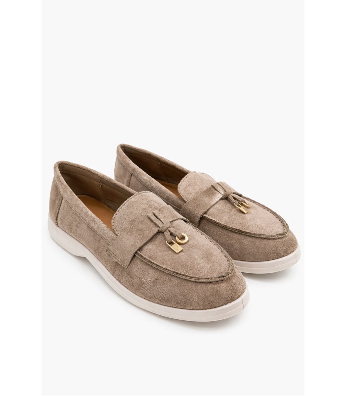 Χακί loafer με διακοσμητικό μεταλλικό στοιχείο