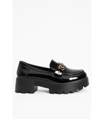Μαύρο λουστρίνι loafer με χρυσή αγκράφα και chunky σόλα