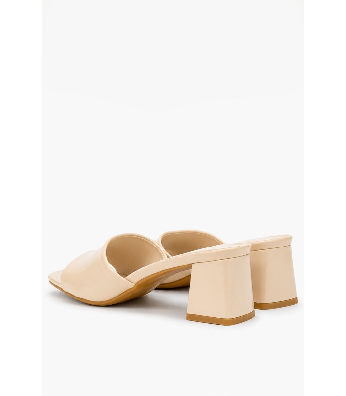 Nude mule με χοντρό τακούνι λουστρίνι