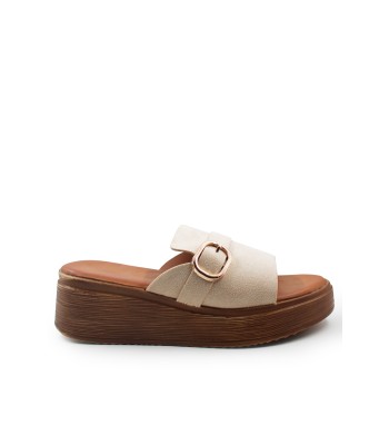 Flatform σε μπεζ χρώμα με φαρδιά φάσα και μεταλλική αγκράφα