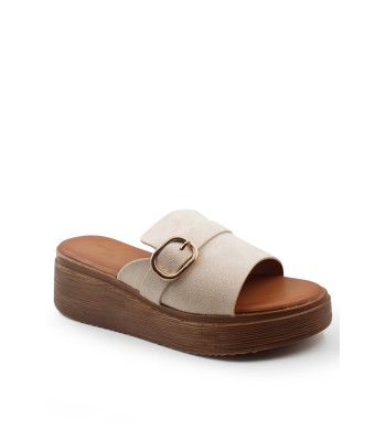Flatform σε μπεζ χρώμα με φαρδιά φάσα και μεταλλική αγκράφα