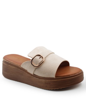 Flatform σε μπεζ χρώμα με φαρδιά φάσα και μεταλλική αγκράφα