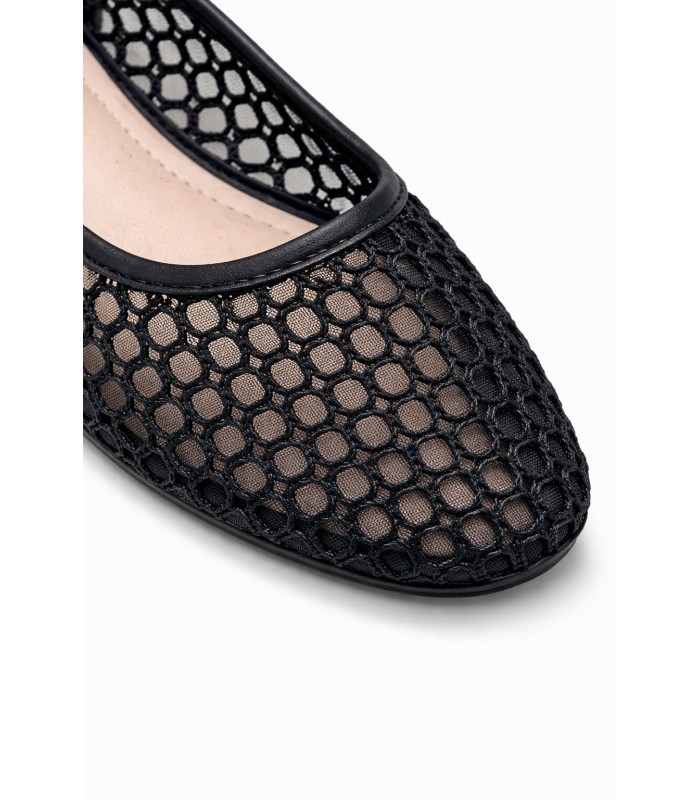 Μαύρο slingback με διάτρητη πλέξη και flat σόλα