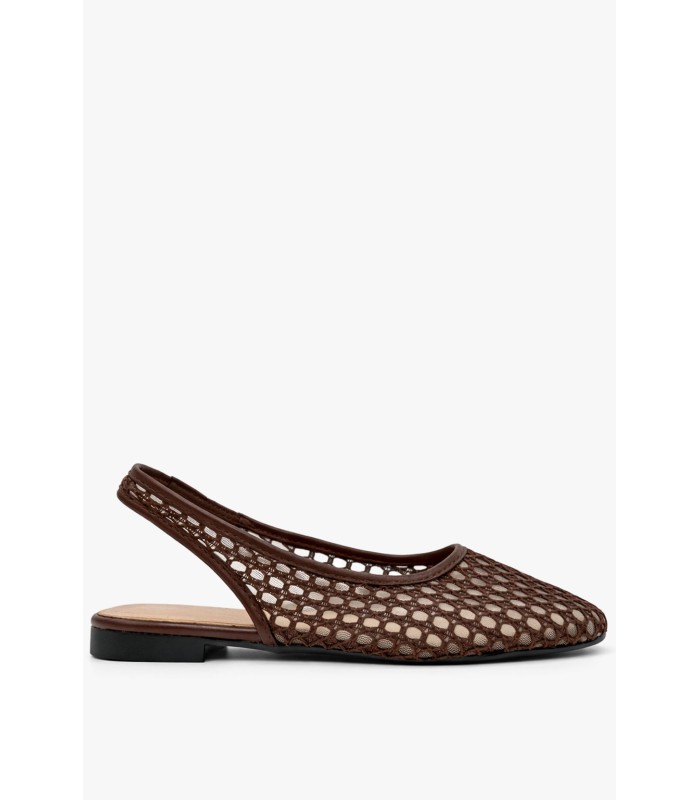 Καφέ slingback με διάτρητη πλέξη και flat σόλα