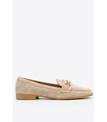 Μπεζ loafer με μεταλλικό διακοσμητικό