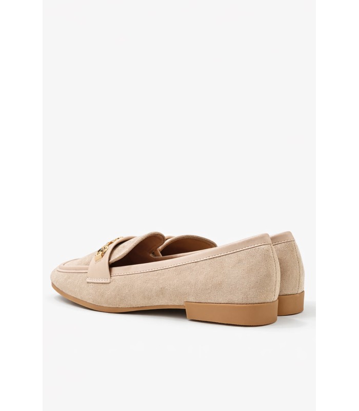 Μπεζ loafer με μεταλλικό διακοσμητικό