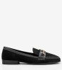 Μαύρο loafer με μεταλλικό διακοσμητικό