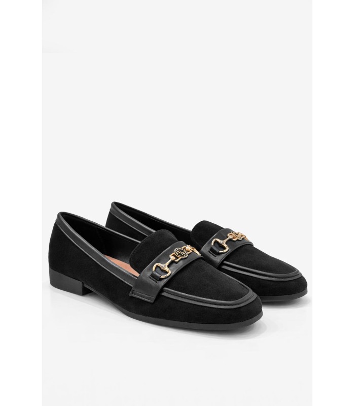 Μαύρο loafer με μεταλλικό διακοσμητικό