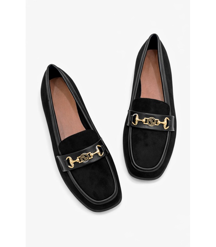 Μαύρο loafer με μεταλλικό διακοσμητικό