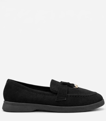 Μαύρο loafer με διακοσμητικό μεταλλικό στοιχείο