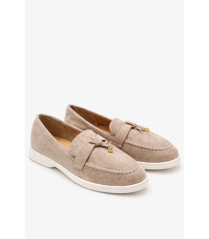 Μπεζ loafer με διακοσμητικό μεταλλικό στοιχείο