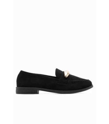 Μαύρο loafer με διακοσμητική αγκράφα