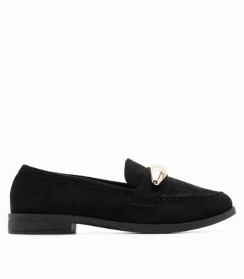 Μαύρο loafer με διακοσμητική αγκράφα