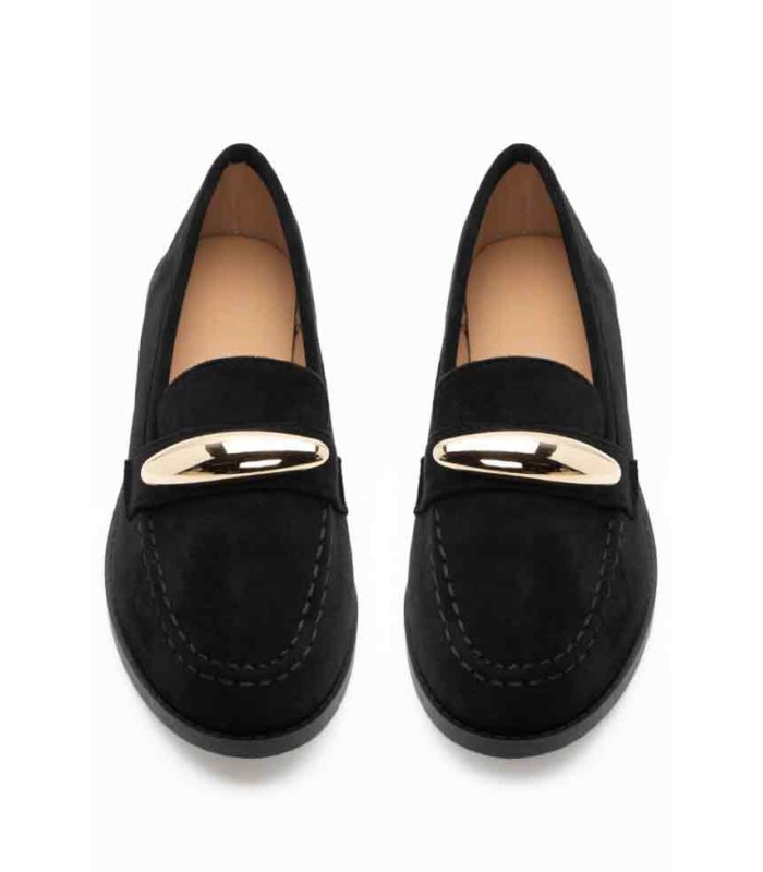 Μαύρο loafer με διακοσμητική αγκράφα
