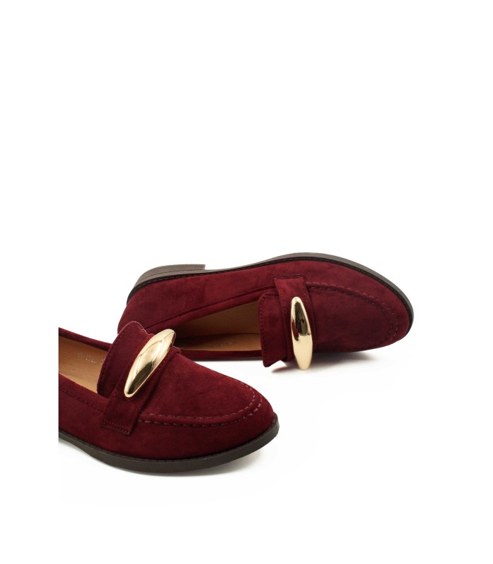 Μπορντό loafer με διακοσμητική αγκράφα
