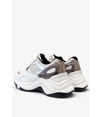 Λευκό chunky sneaker με μεταλλικές λεπτομέρειες