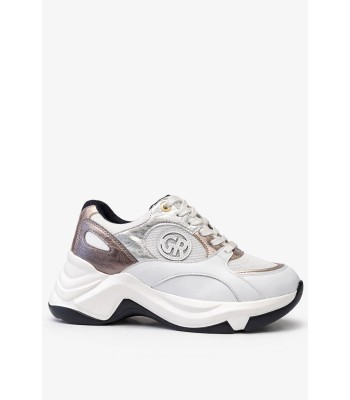 Λευκό chunky sneaker με μεταλλικές λεπτομέρειες