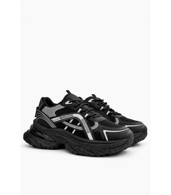 Μαύρο sneaker με chunky σόλα και δυναμικές λεπτομέρειες