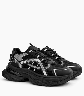 Μαύρο sneaker με chunky σόλα και δυναμικές λεπτομέρειες