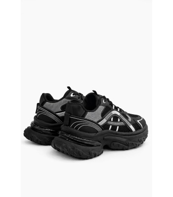 Μαύρο sneaker με chunky σόλα και δυναμικές λεπτομέρειες