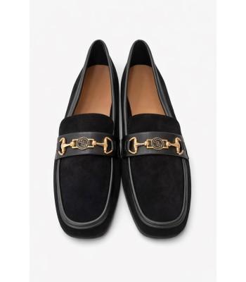 Μαύρο loafer με χρυσή αγκράφα