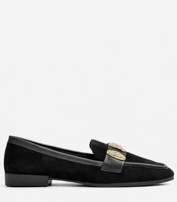Μαύρο loafer με χρυσά διακοσμητικά