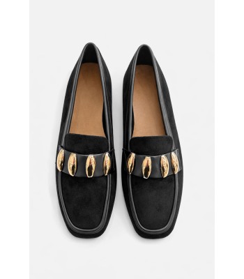 Μαύρο loafer με χρυσά διακοσμητικά