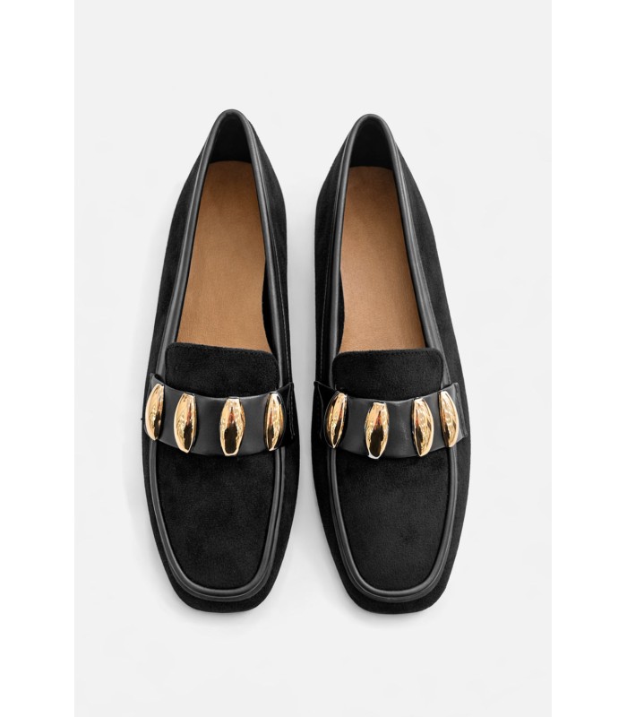 Μαύρο loafer με χρυσά διακοσμητικά