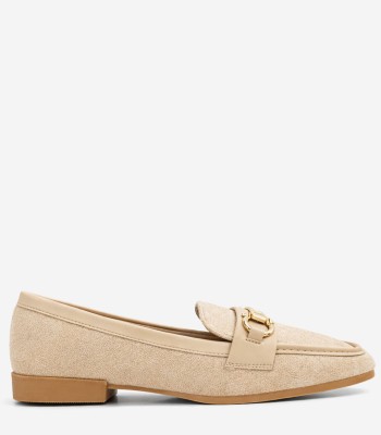 Μπεζ loafer με μεταλλική αγκράφα