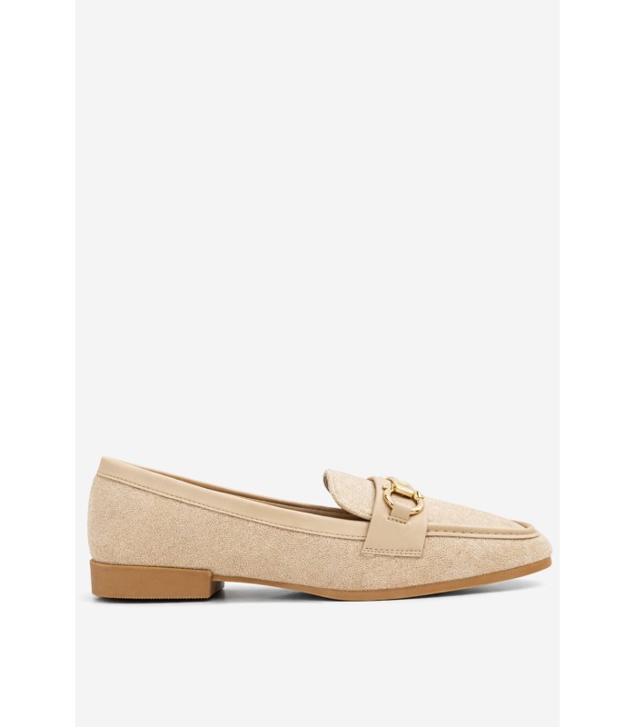 Μπεζ loafer με μεταλλική αγκράφα