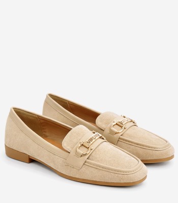 Μπεζ loafer με μεταλλική αγκράφα