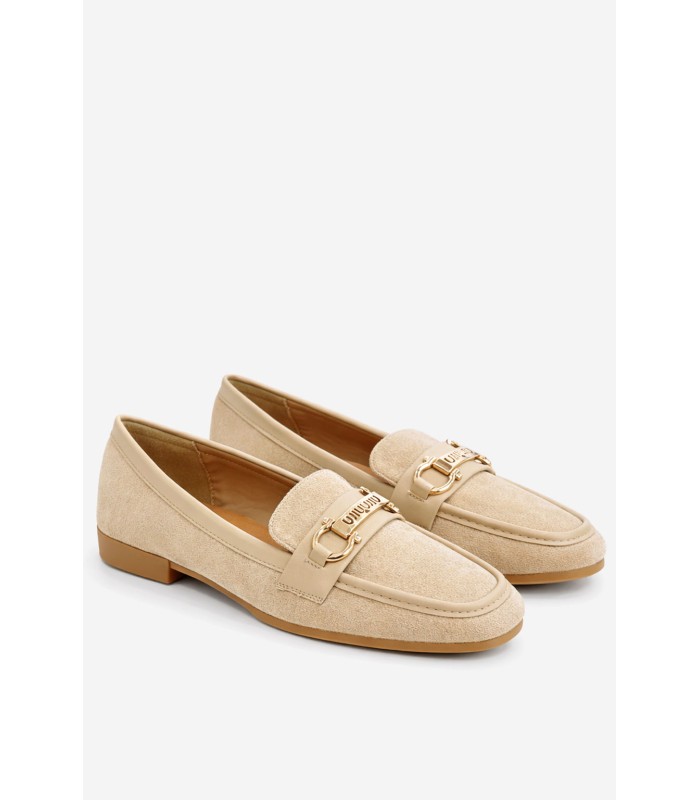 Μπεζ loafer με μεταλλική αγκράφα