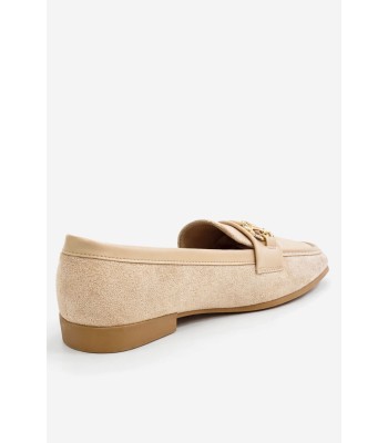 Μπεζ loafer με μεταλλική αγκράφα