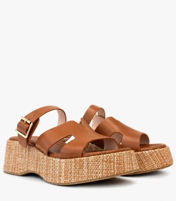 Κάμελ flatform με αγκράφα και ψάθινη πλατφόρμα
