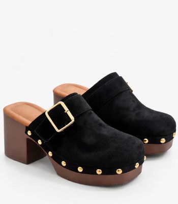 Μαύρα clogs με τακούνι και χρυσή αγκράφα