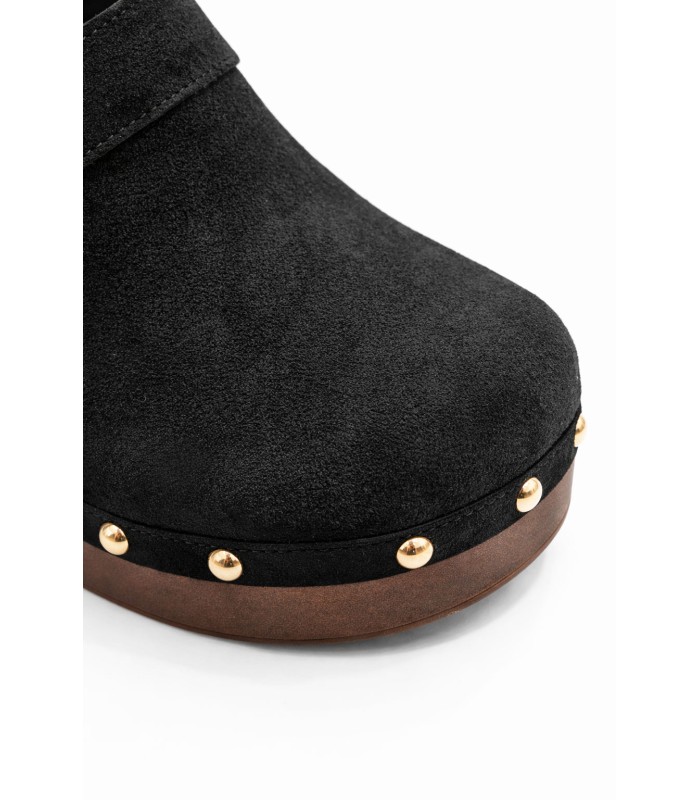 Μαύρα clogs με τακούνι και χρυσή αγκράφα