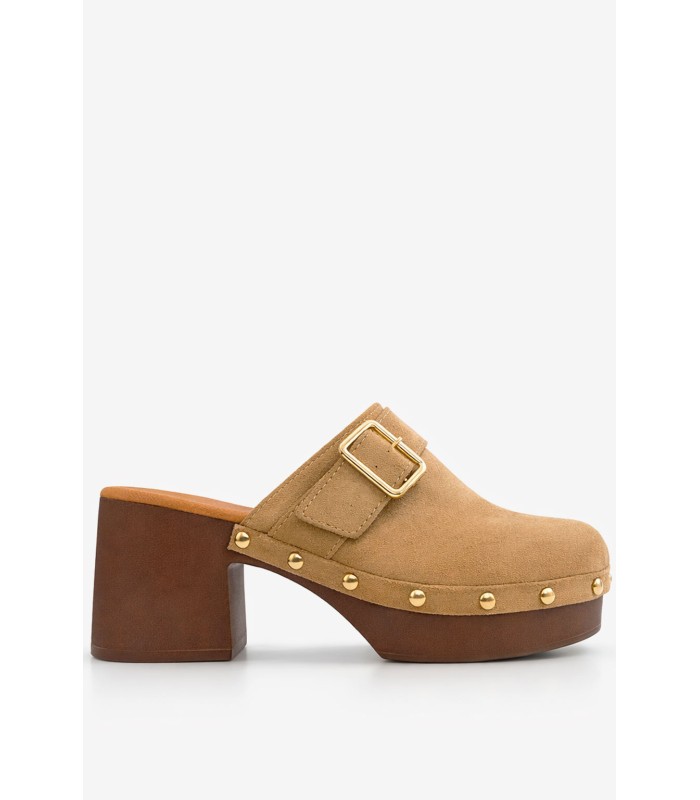 Μπεζ clogs με τακούνι και χρυσή αγκράφα